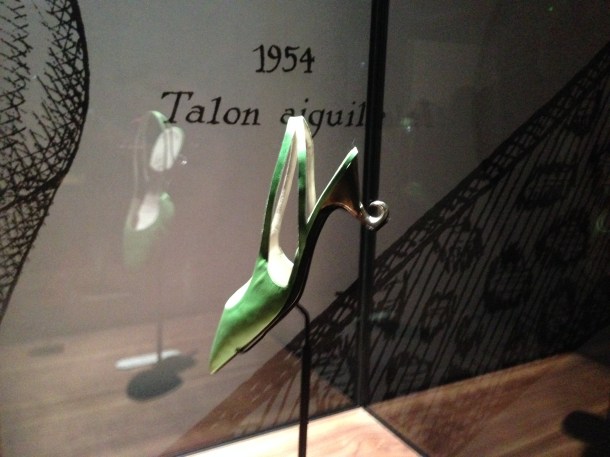 Virgule, etc. in the footsteps of Roger Vivier