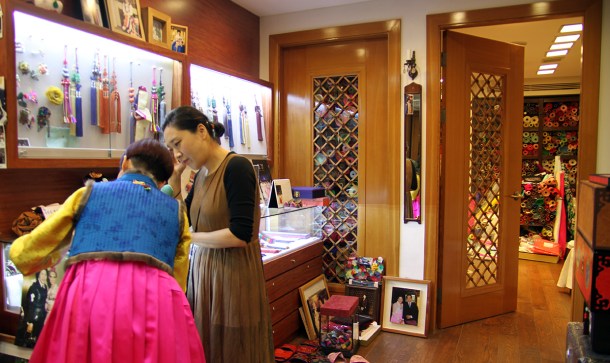 mikitv-brooklynblonde-choomeisze-joycethefairy-hanbokhouse2