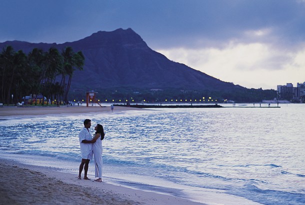 Waikiki_Beach_Resort_Couple